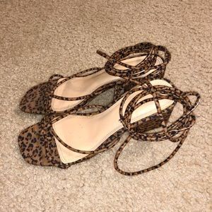 🐆 Urban Outfitters (UO) Animal Print Suede Lace-Up Block Heel. Size 6.